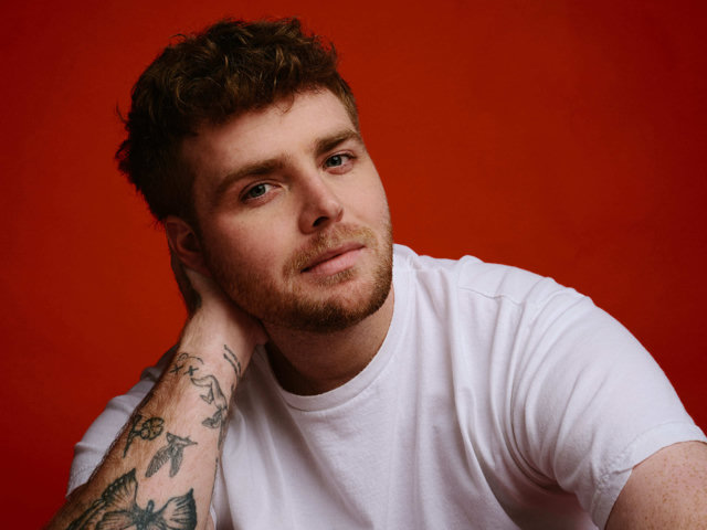 Alex Warren Radio